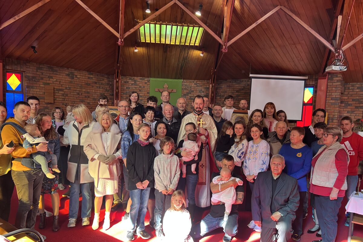 Father Andriy Mykytiuk and his family visited the faithful in New Zealand